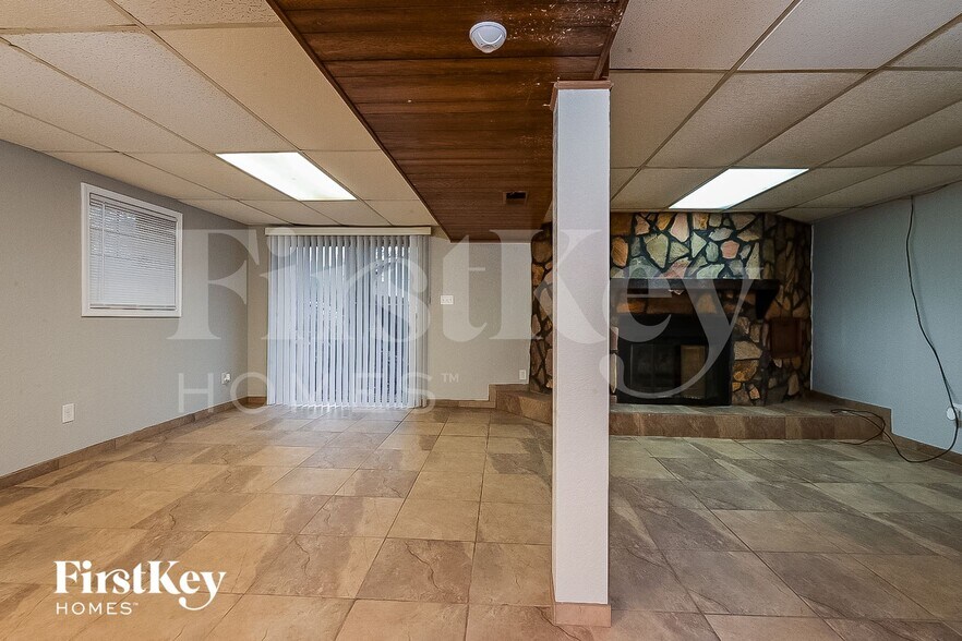 Building Photo - 3327 Creekwood Dr