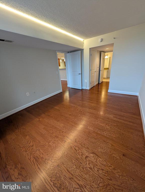 Building Photo - 11800 Sunset Hills Rd