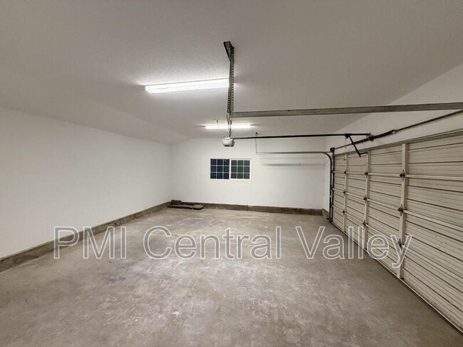 Building Photo - 1280 Dodd Ct