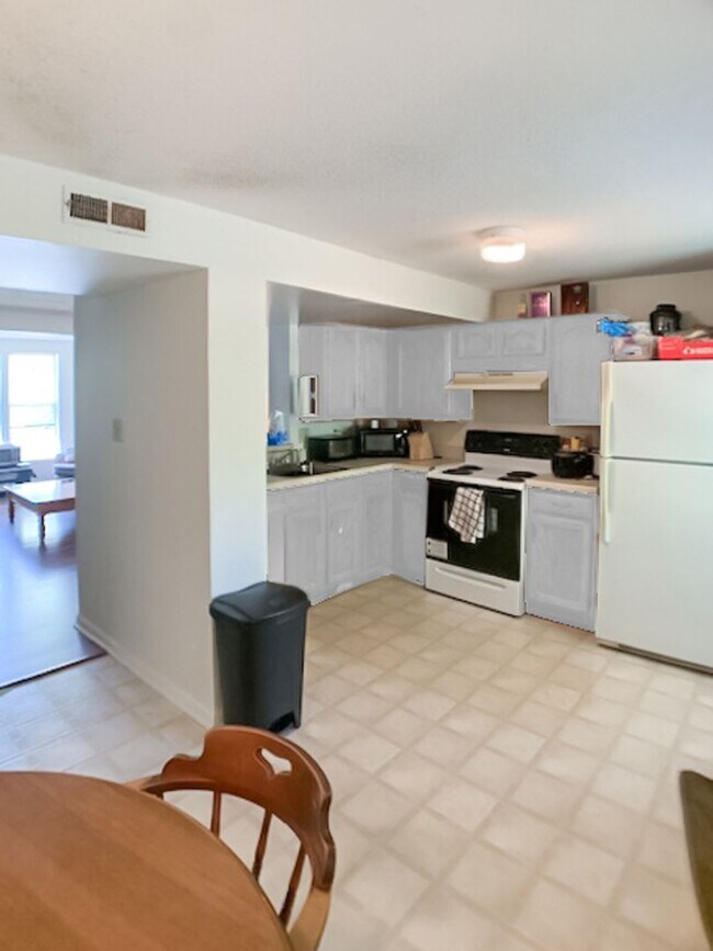 Building Photo - 4210 Sterlingworth Dr