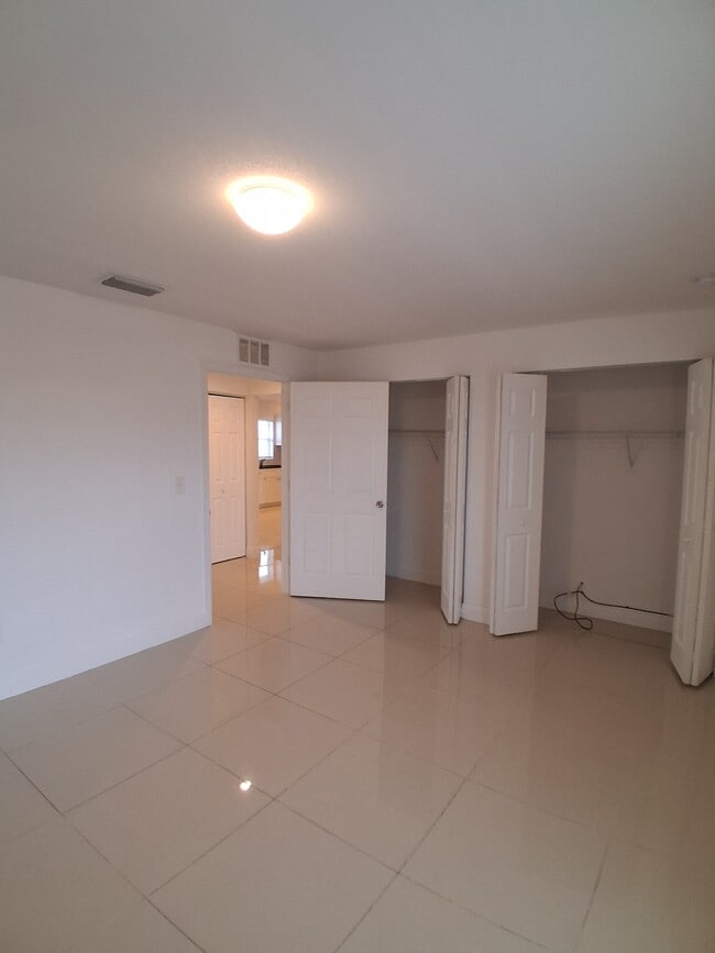 Building Photo - 9007 Meadow Cir