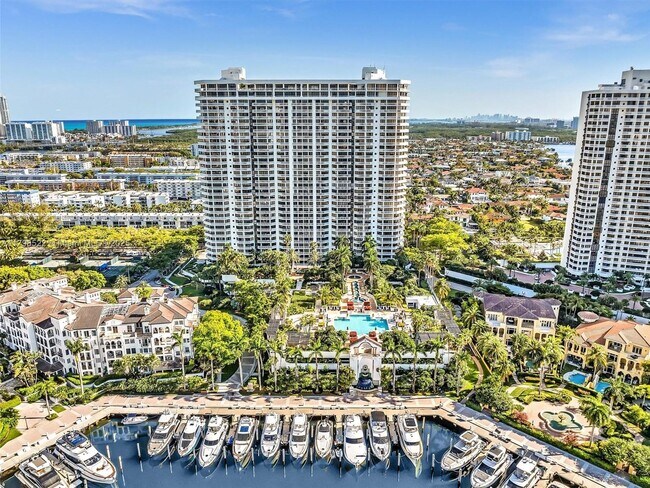 Building Photo - 2000 Island Blvd