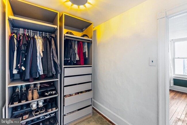 Building Photo - 2718 W Jefferson St