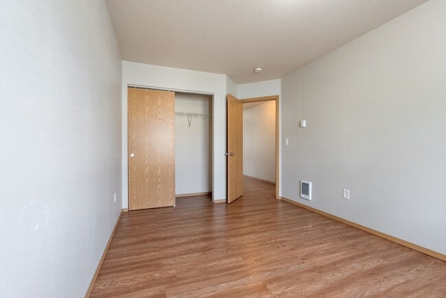 Building Photo - Beautiful 4bed/2.5bath