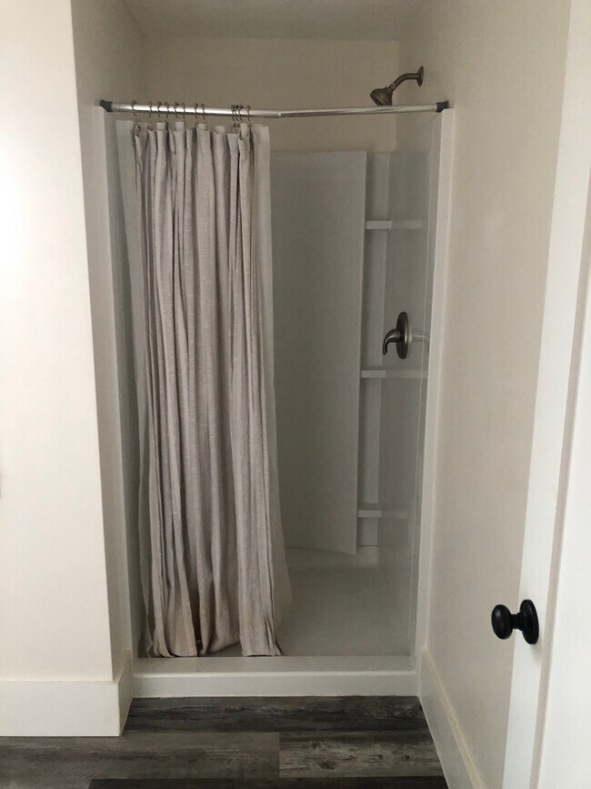 Building Photo - 612 S Cleveland Massillon Rd