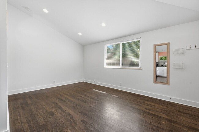 Building Photo - 1147 Cahal Ave