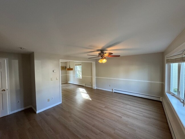 Building Photo - 20 Northwoods Cir