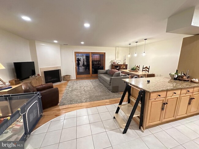 Building Photo - 769 N Ringgold St