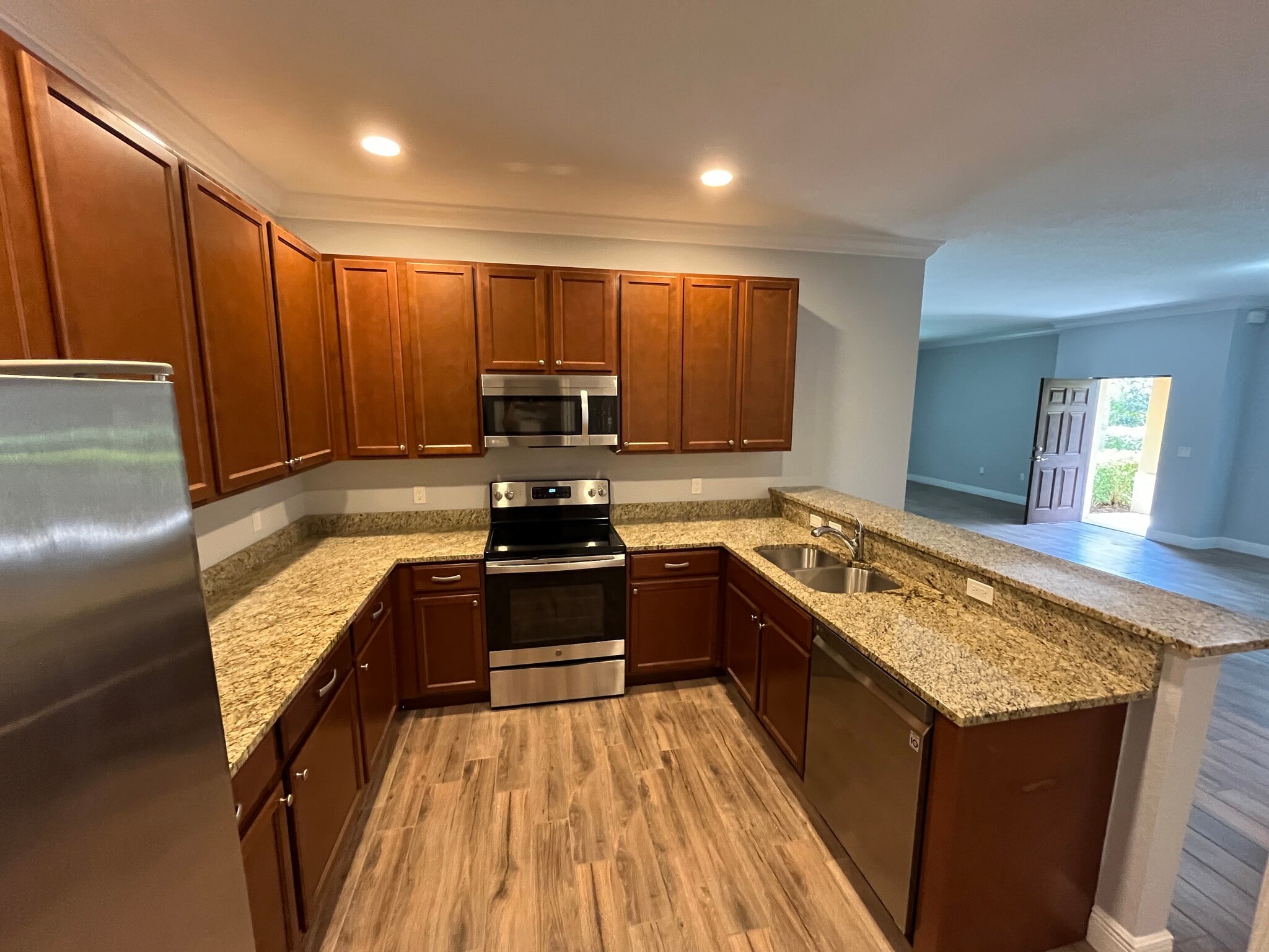 Building Photo - 2900 65th Dr