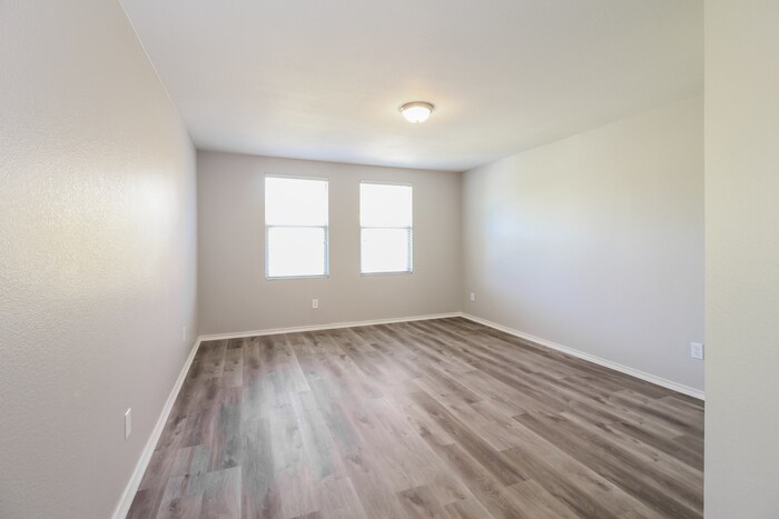 Building Photo - 1321 Scenic Hills Dr