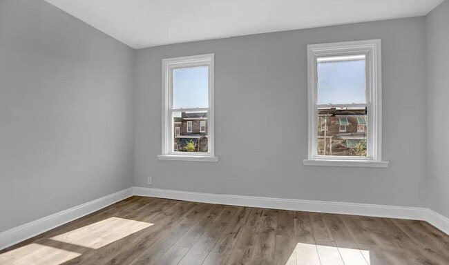 Building Photo - Townhome available in a convenient location.