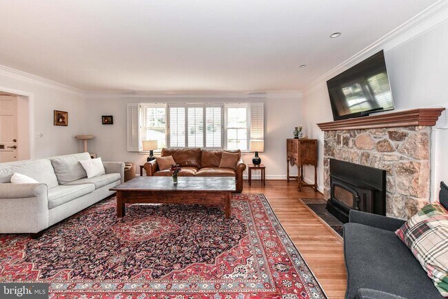 Building Photo - 3061 N Oakland St