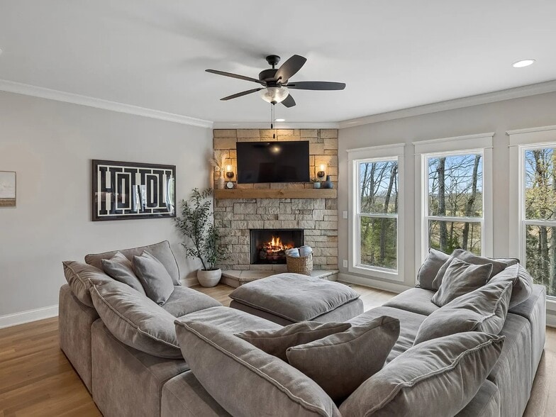 Building Photo - 230 Amana Dr