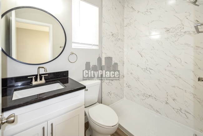 Building Photo - 2809 E Riverside Dr