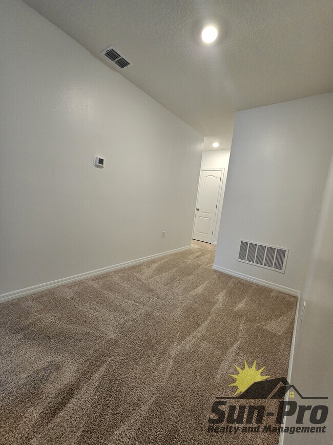 Building Photo - 11 1st St