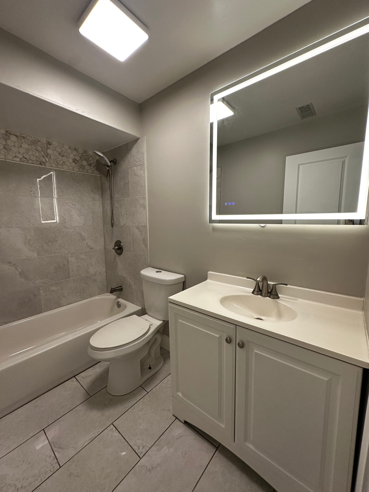 Building Photo - 15623 Greenwood Rd