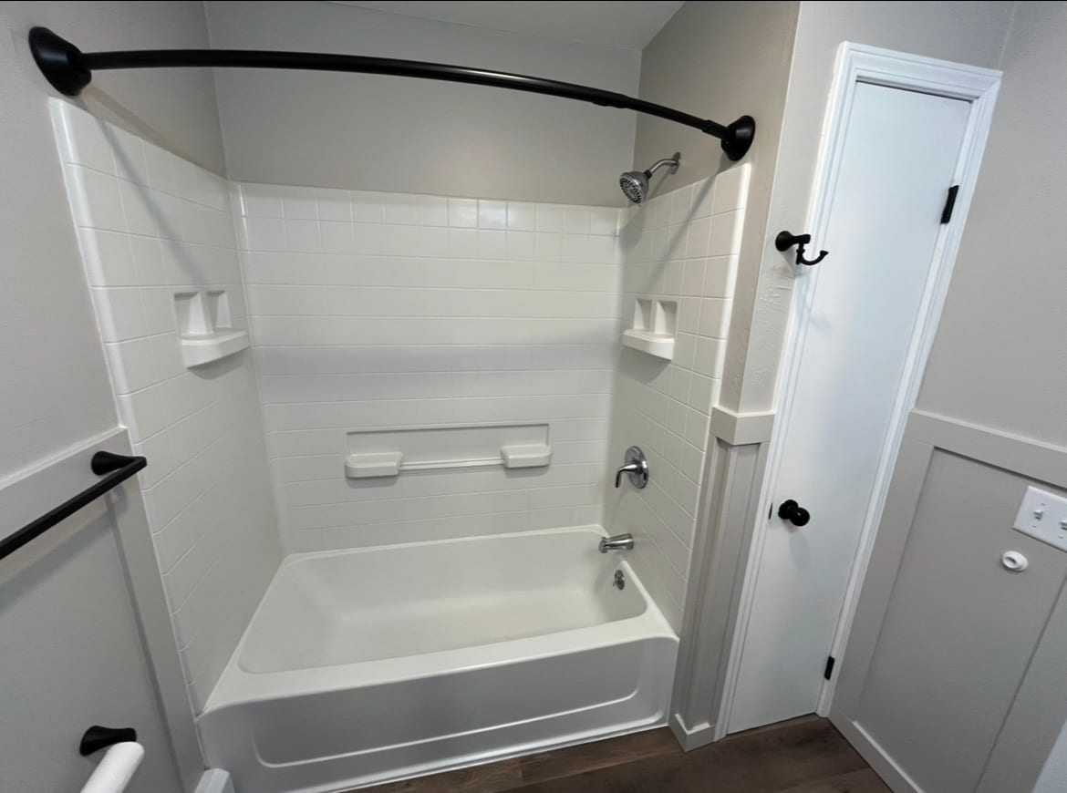 Building Photo - 1209 Rosewood Dr NE