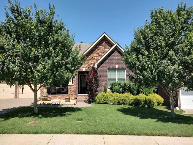 Building Photo - For Lease - 3 Bed, 2 Bath, 2445 sqft Home ...