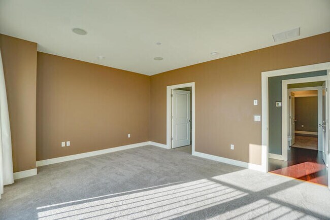 Building Photo - BEAUTIFUL TWO BEDROOM CONDO DOWNTOWN VANCOUVER