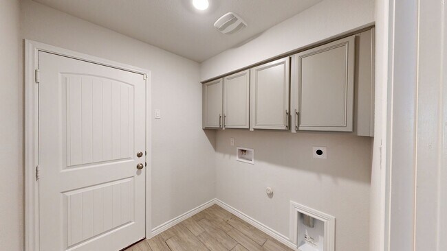Building Photo - CHECK OUT THIS 4 BEDROOM, 2 BATH, 3 CAR GARAGE HOME IN HARKER HEIGHTS!