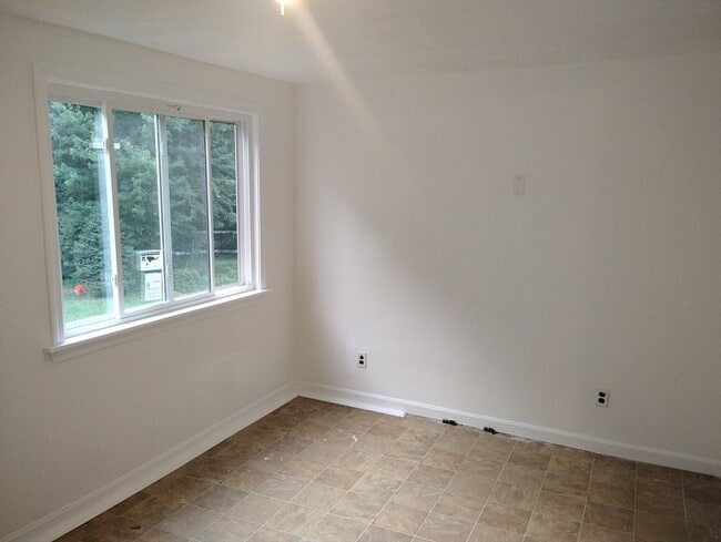 Building Photo - 15 Robert Arey Dr