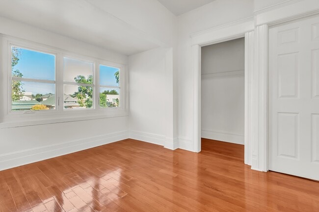 Building Photo - 2633 S Halldale Ave