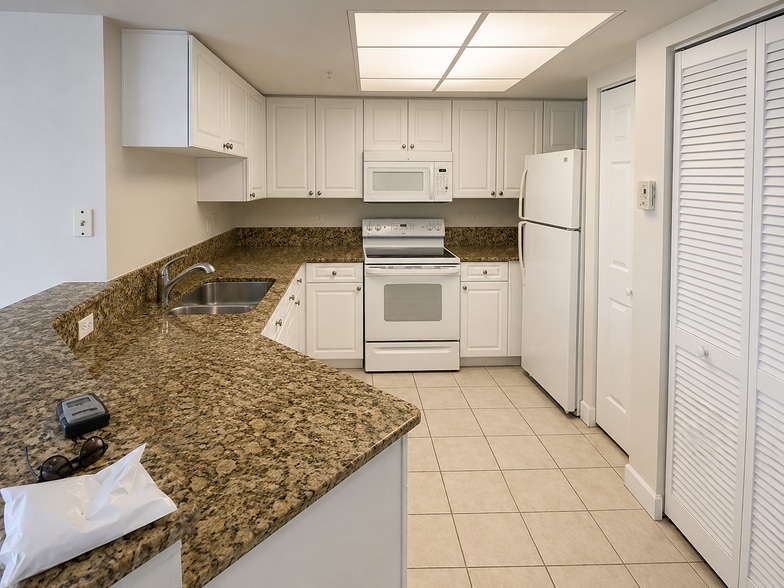 Building Photo - 1100 Crestwood Ct S