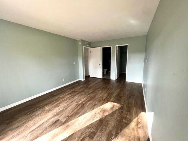 Building Photo - Ground Floor Unit in Santee!