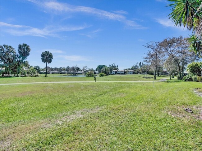 Building Photo - 8511 Casa Del Lago