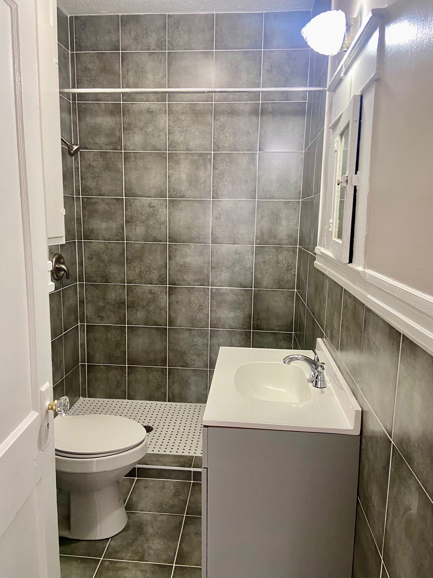 Building Photo - 516 10th Ct S