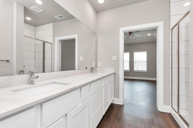 Building Photo - 1218 Scarlet Crk Dr