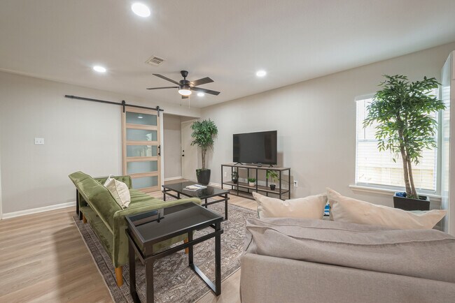 Living Room - 2908 Baer St