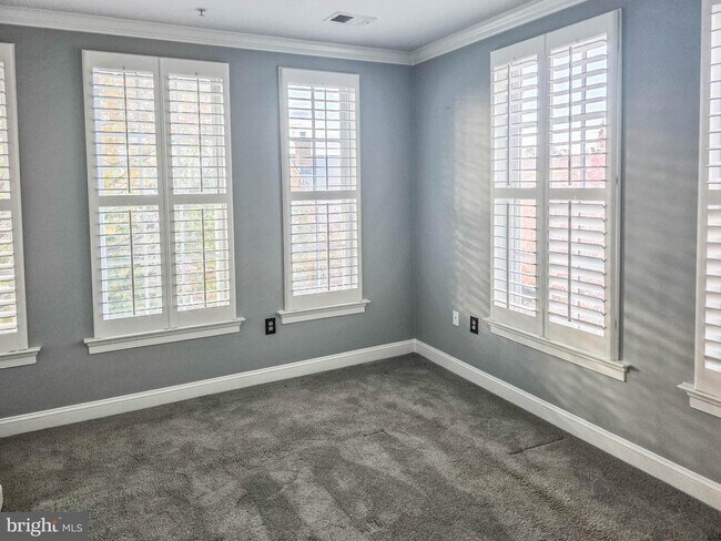 Building Photo - 1023 N Royal St