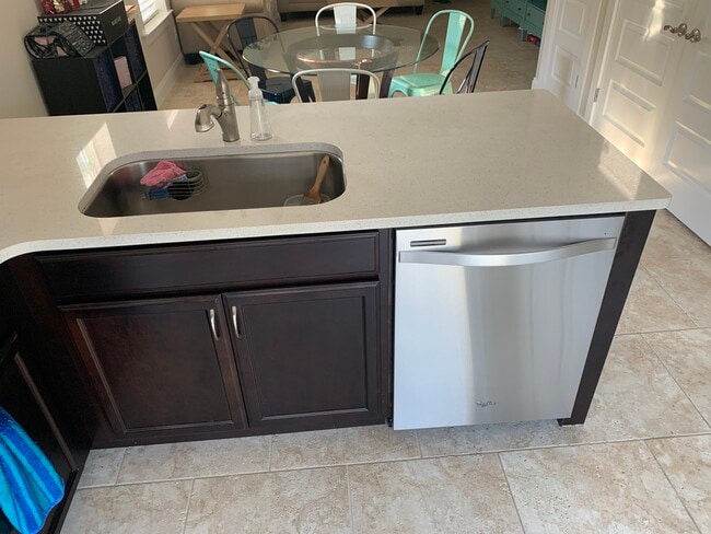 Building Photo - 161 Escanaba Ave