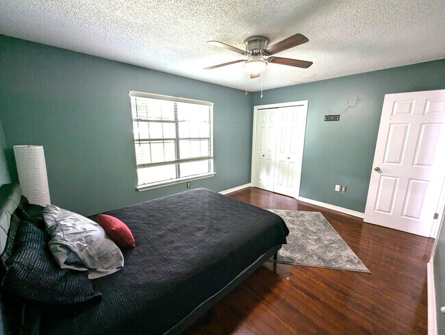Building Photo - 431 Sandy Ridge Cir