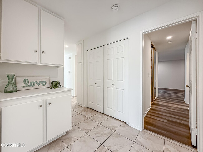 Building Photo - 655 Arroyo Oaks Dr