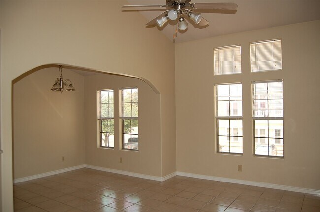 Building Photo - 505 Shiloh Dr