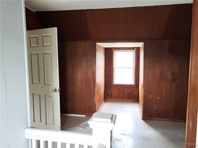Building Photo - 616 Teall Ave
