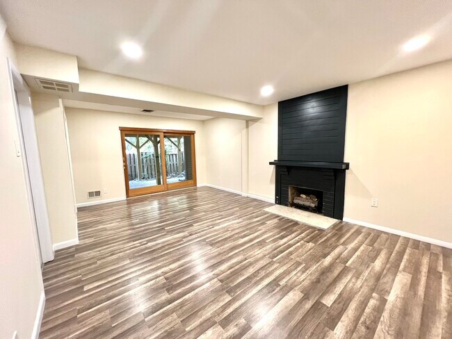 Building Photo - 11083 Saffold Way