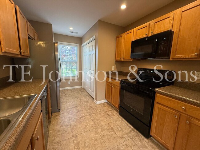Building Photo - Charming 3-Bedroom Home with Modern Comfor...