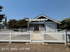 Building Photo - Take a look at this Maxwell home!