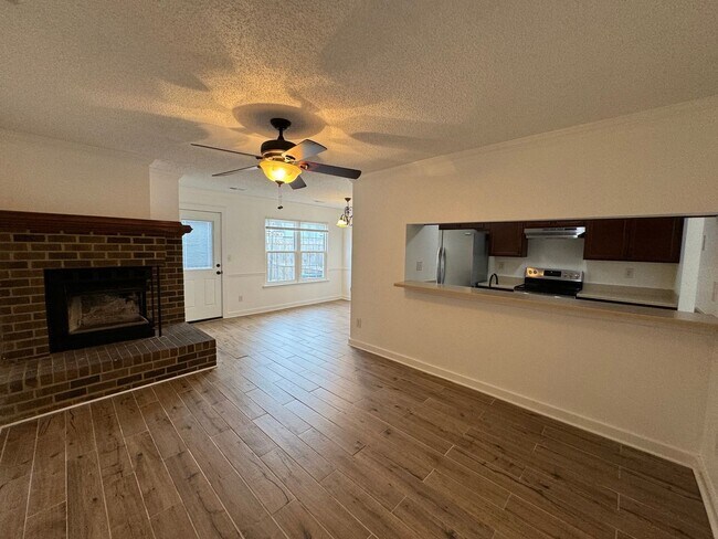 Building Photo - Cozy 3BR Townhome!