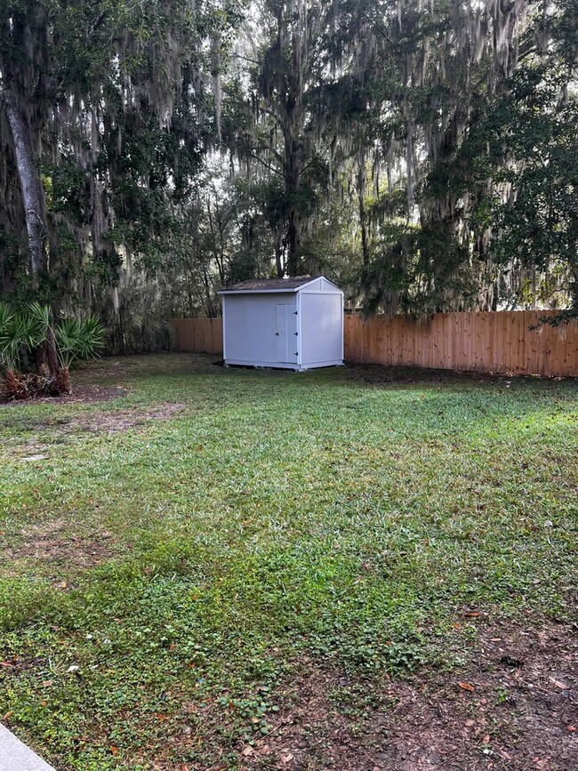 Building Photo - 3/2 with fenced in yard!