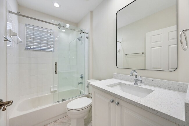 Building Photo - 1580 Clermont Dr