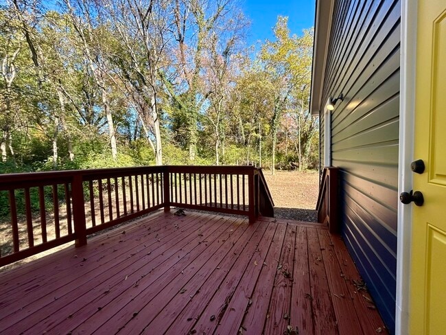 Building Photo - 217 Skyland Ave