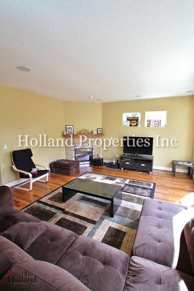 Building Photo - 5502 NE Lagos Ct