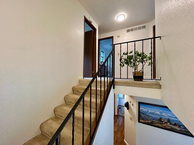Building Photo - 3500 Ridgemont Way