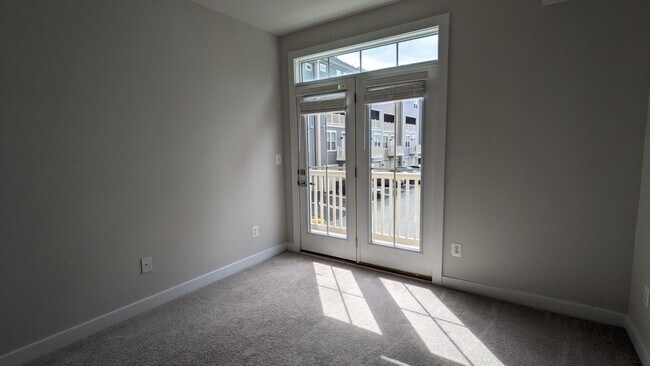 Building Photo - 42595 Burbank Terrace