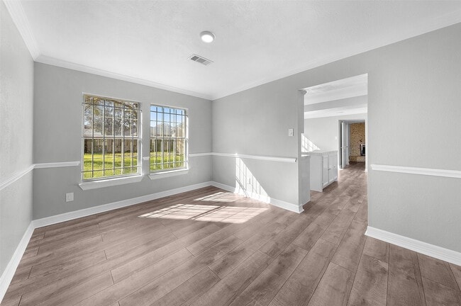 Building Photo - 2523 W Greens Rd