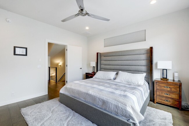 Building Photo - South Austin 3x3.5 Townhome @Bluebonnet Lane